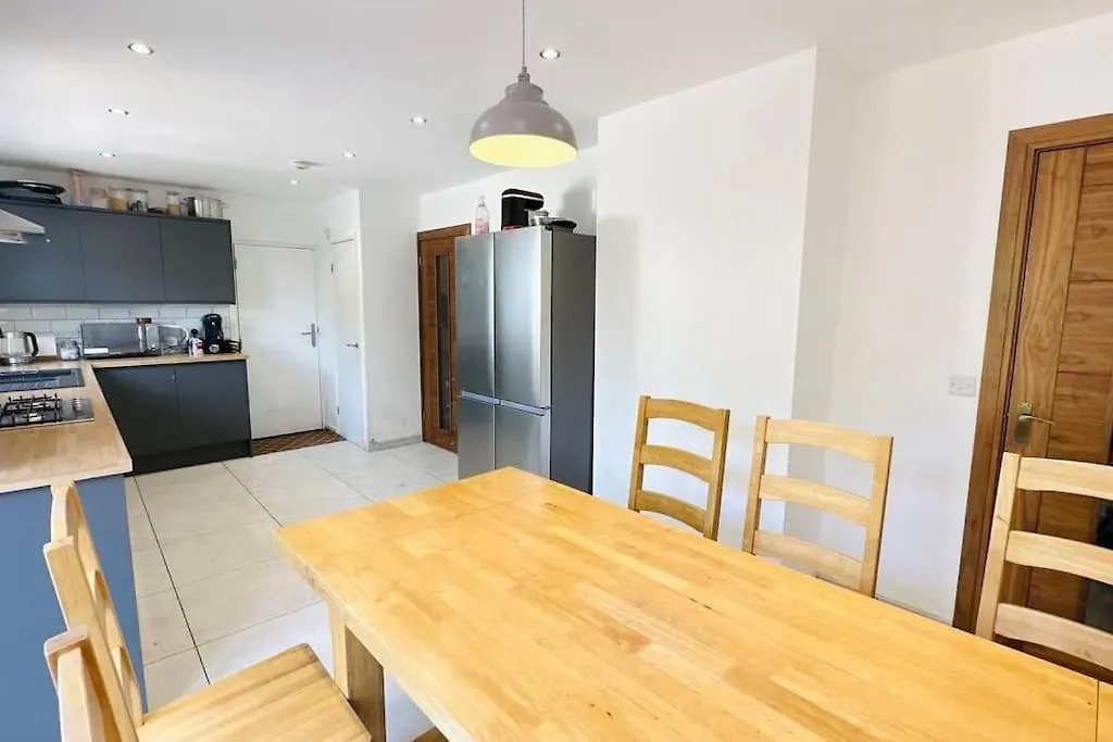 Stunning 3 Bed House Sleeps6 Villa Nottingham 0*,  United Kingdom